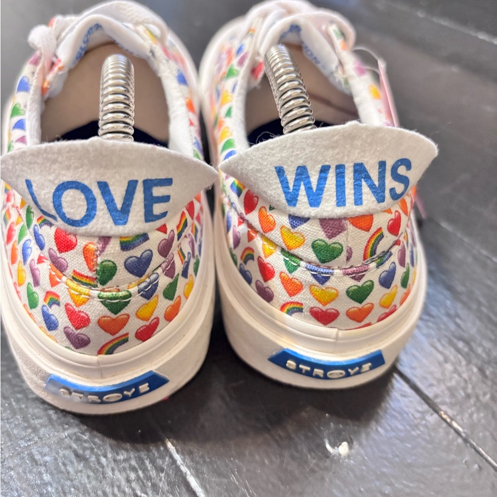 Straye LOVE WINS Rainbow Hearts Canvas Low-Top Sneakers Mens 8 Womens 9.5 retro